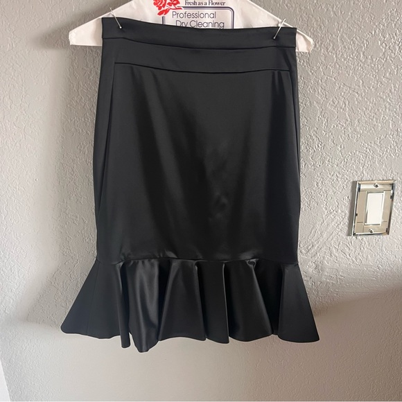 Bebe Ruffle Hem Skirt - Picture 4 of 8